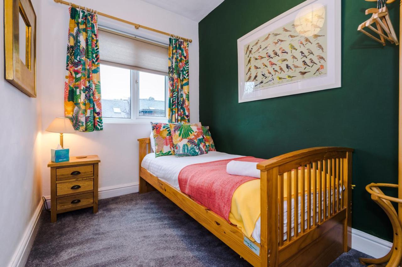 Cosy House With Garden & Parking, Sheffield Villa Exterior photo