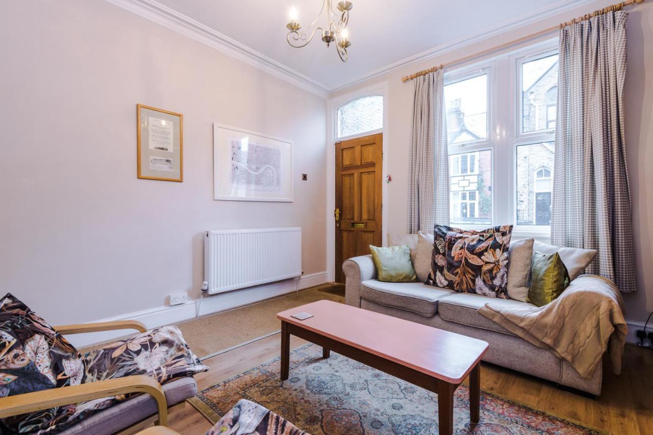 Cosy House With Garden & Parking, Sheffield Villa Exterior photo
