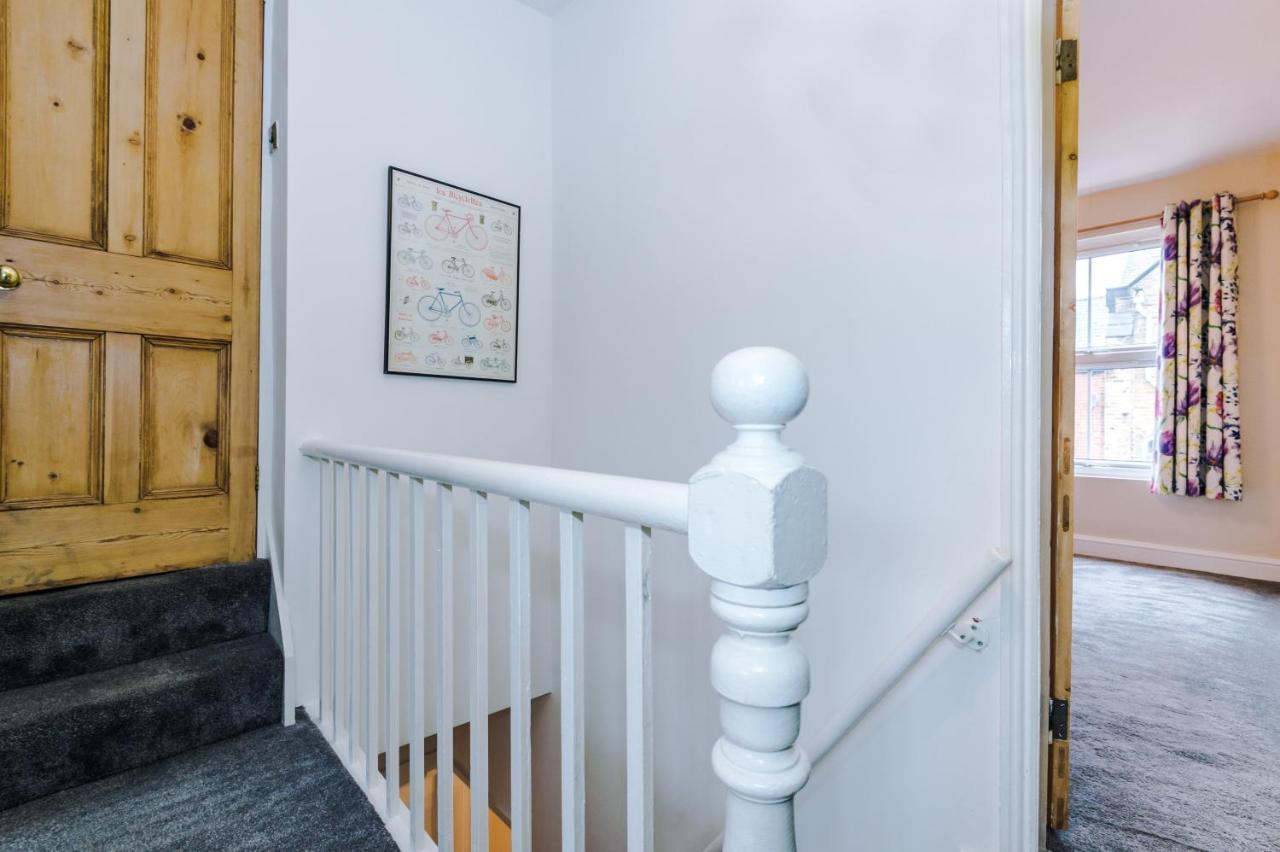 Cosy House With Garden & Parking, Sheffield Villa Exterior photo
